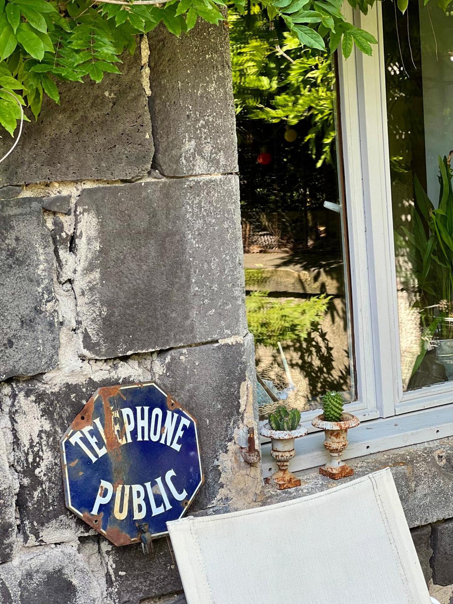 Les Hirondelles Du Marais Bed & Breakfast รีอง ภายนอก รูปภาพ