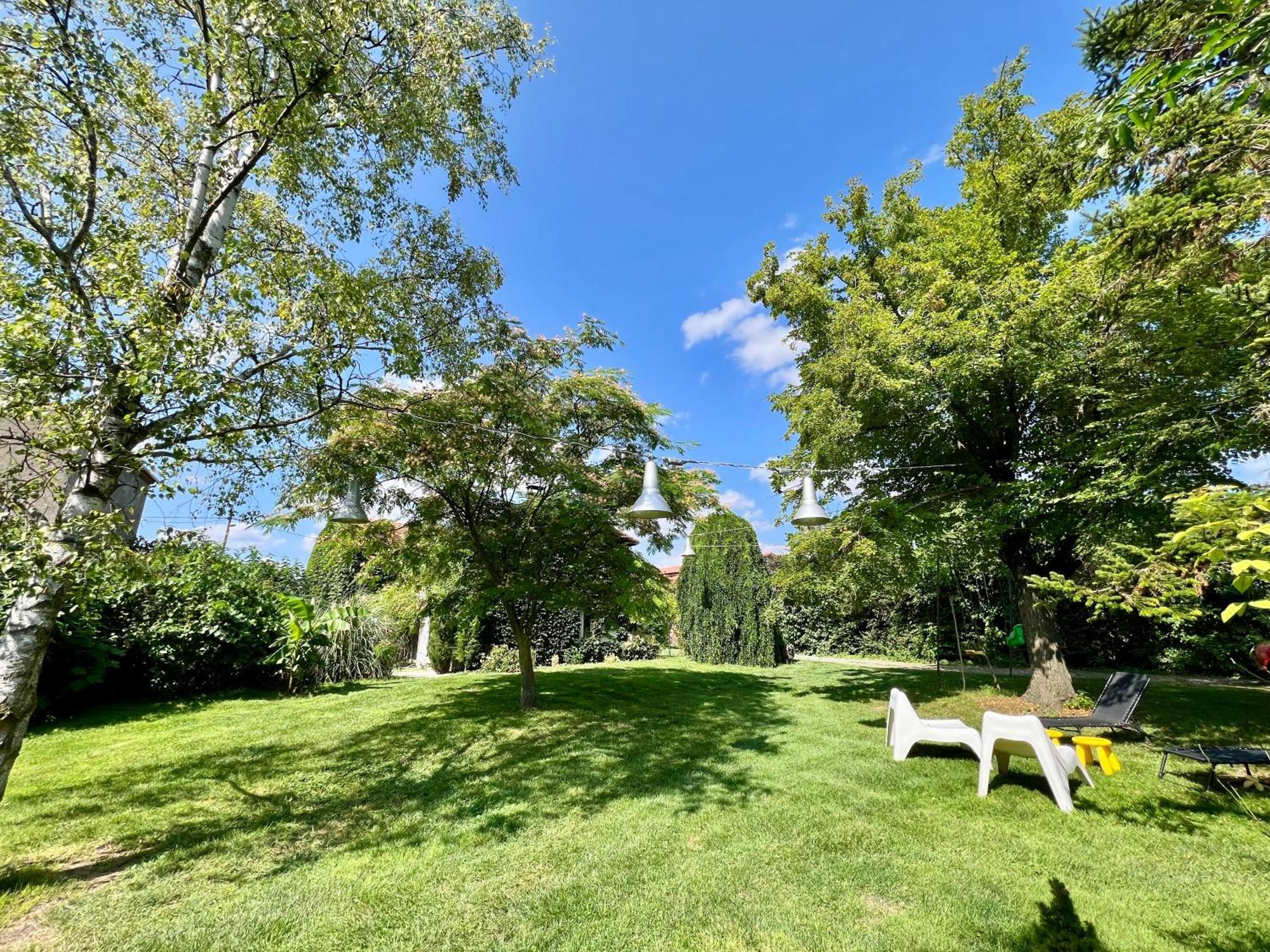 Les Hirondelles Du Marais Bed & Breakfast รีอง ภายนอก รูปภาพ